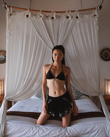 Xin Yu nude photo 11