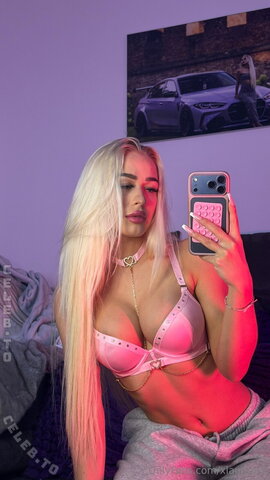 xlaura_m3 nude photo 4