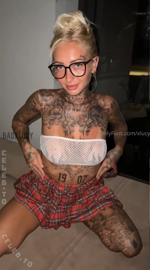 xlucy nude photo 1
