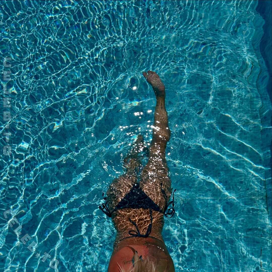 xmelbeex nude photo 2