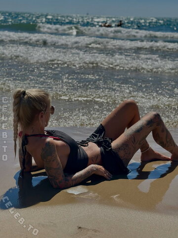 xmelbeex nude photo 2