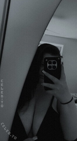 Xmrs.skyness – Current Insta Story
