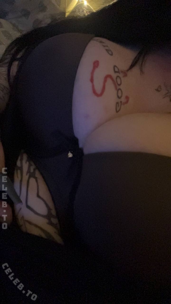 xocamilskyxo nude photo 1