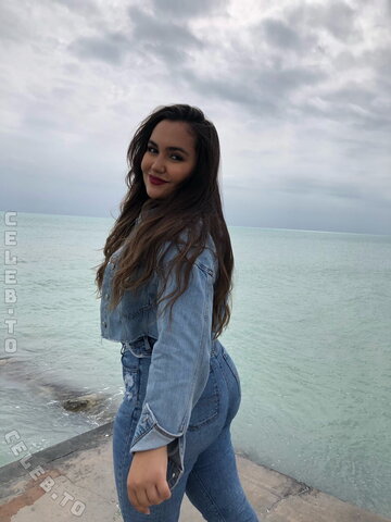 xodln – older find from Twitter. about 5 years old but already had a big ass back then