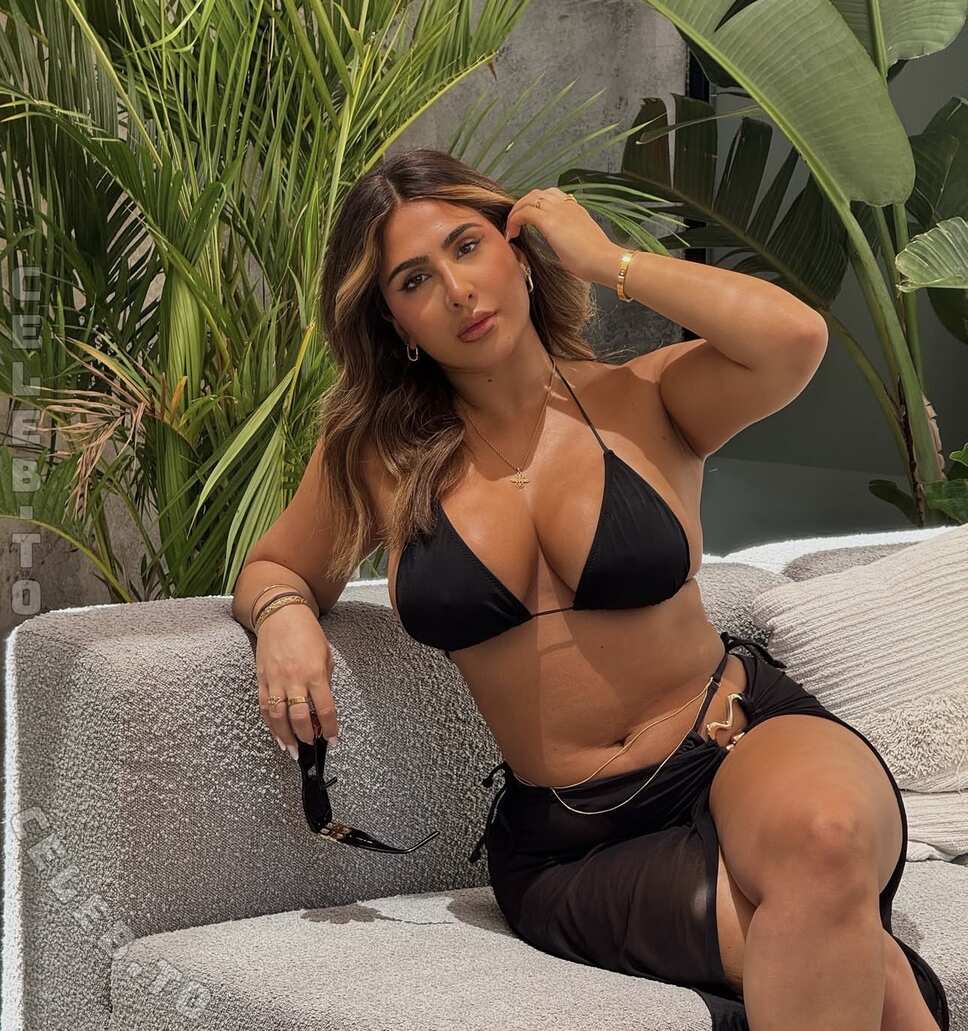 xolejla nude photo 3