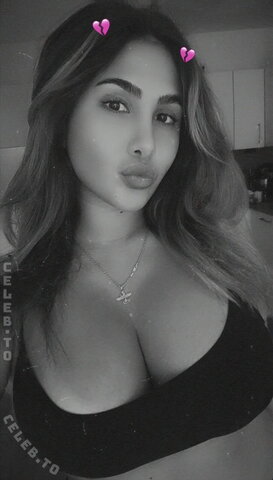 xolejla nude photo 1