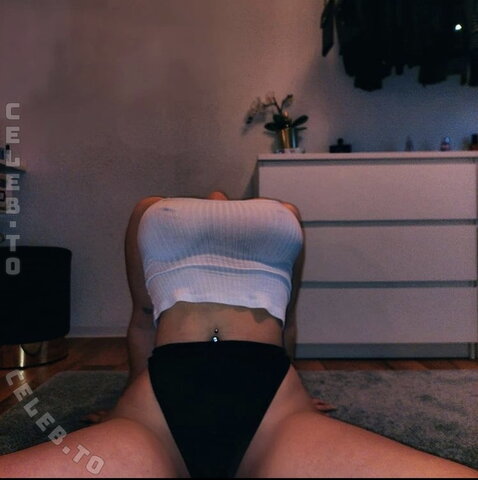 xophelianr nude photo 17