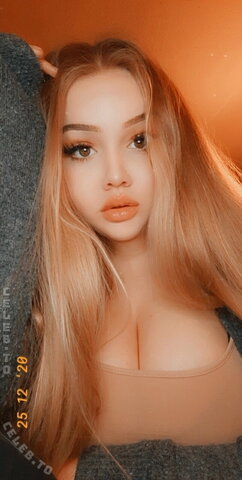 xophelianr nude photo 14