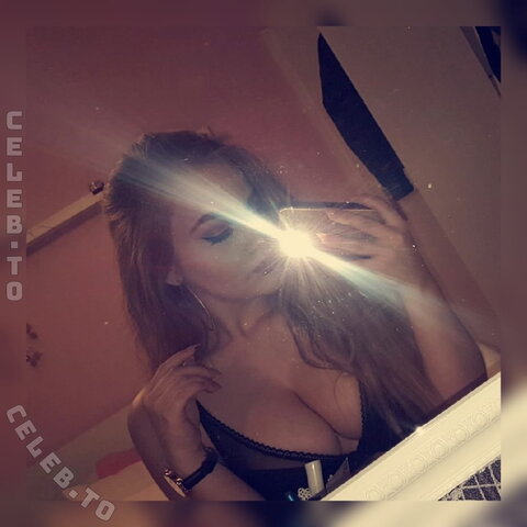 xophelianr nude photo 14