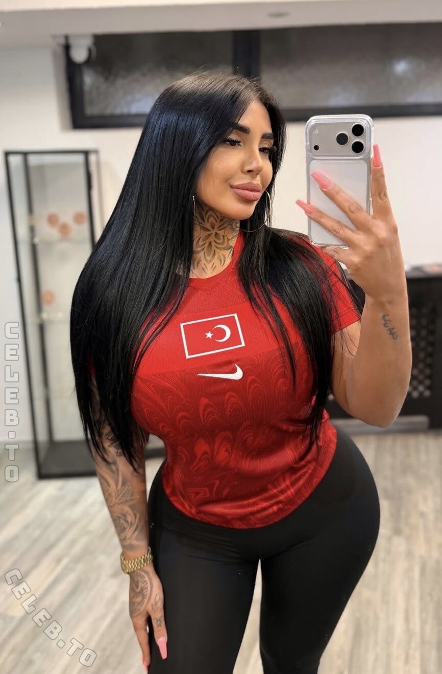 Xsra62 nude photo 1