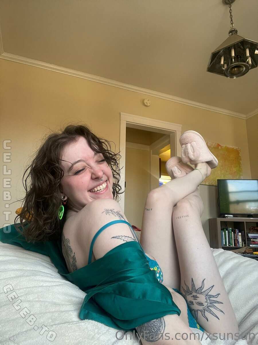 Xsunsub aka Sunny Daze nude photo 2