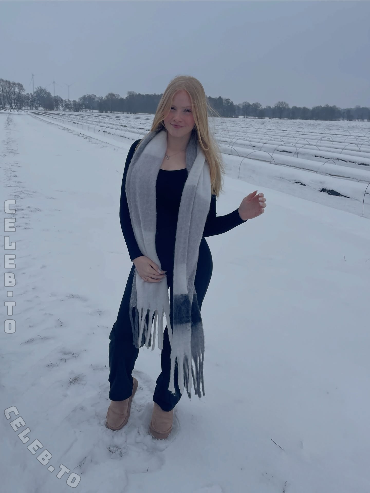 xtiara07 nude photo 2