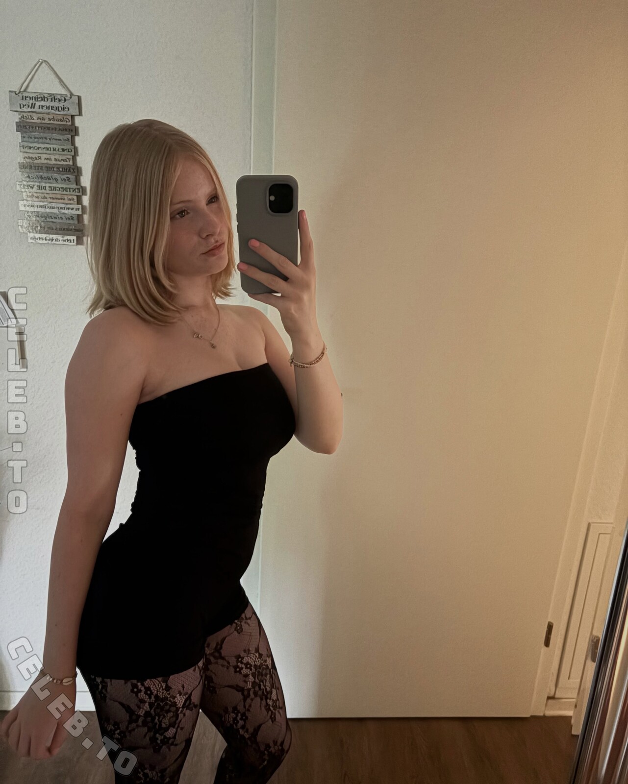 xtiara07 nude photo 2