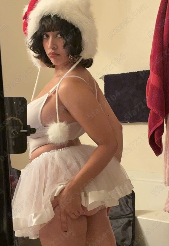 xx.midna nude photo 2