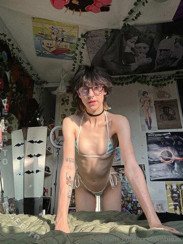xxxzombiezx nude photo 84