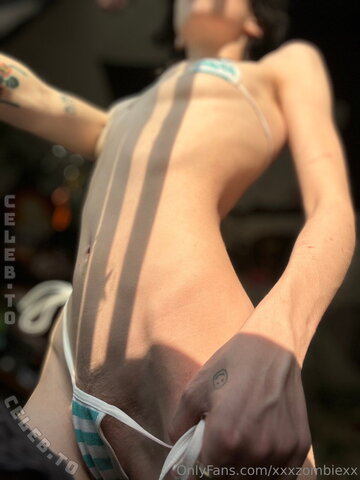 xxxzombiezx nude photo 58