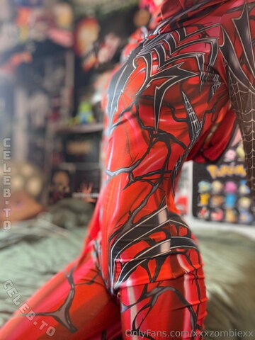 xxxzombiezx nude photo 33