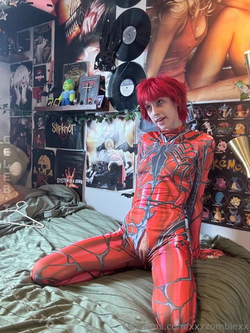 xxxzombiezx nude photo 24