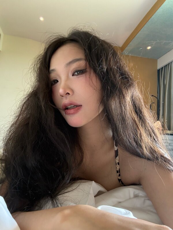 X_Yunq nude photo 4