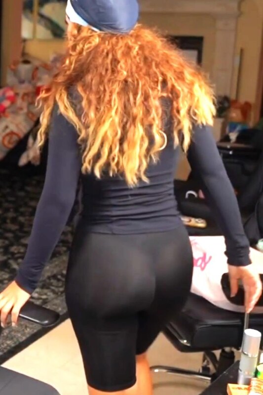 Y0nn.4 nude photo 2