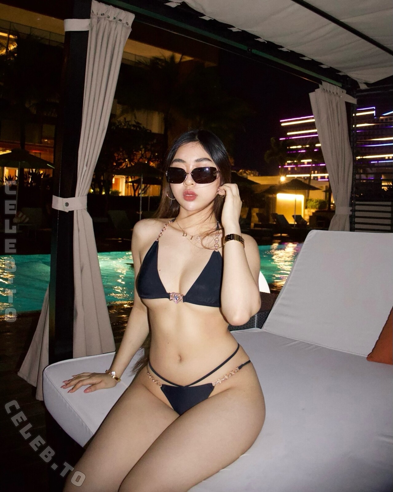 y2kvuioni nude photo 6