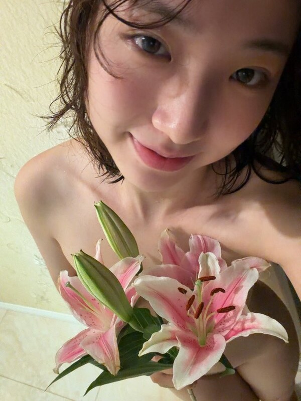 ya36088 nude photo 2