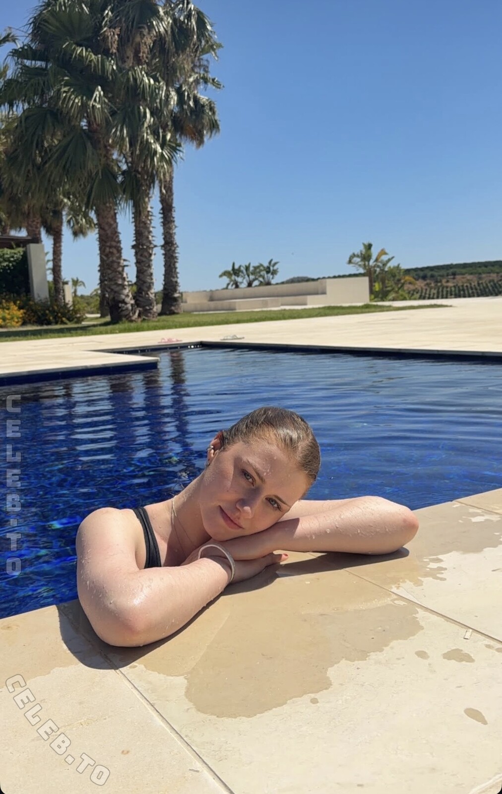 Yana Clare nude photo 1