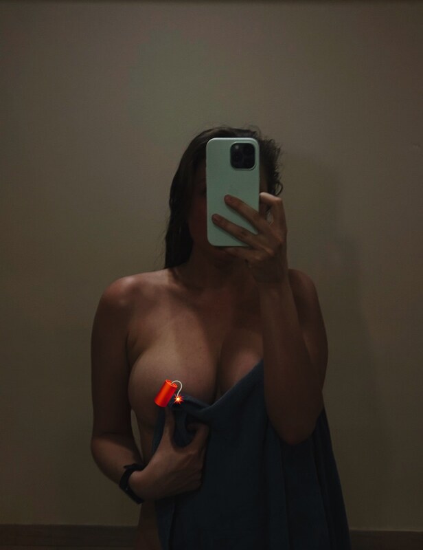 Yapishukino nude photo 1