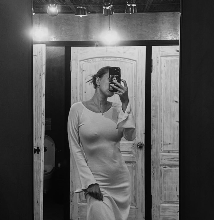 Yapishukino nude photo 2