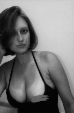 Yapishukino nude photo 1
