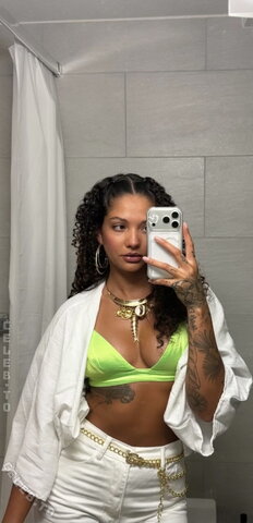 Yara Issy nude photo 1