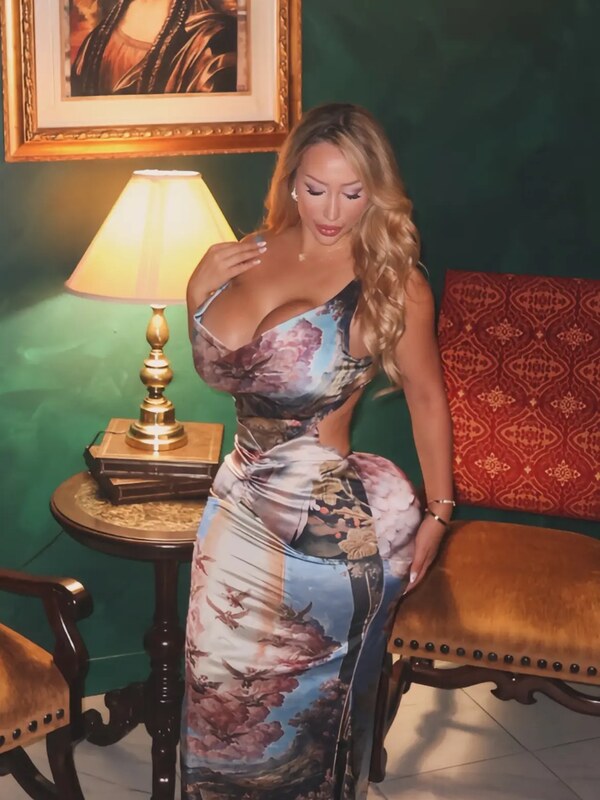 YaraYeilds nude photo 3