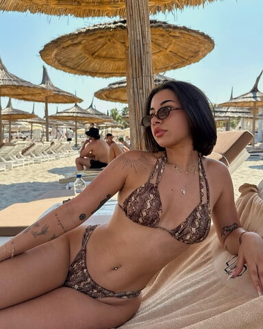 Yaren Sert nude photo 3