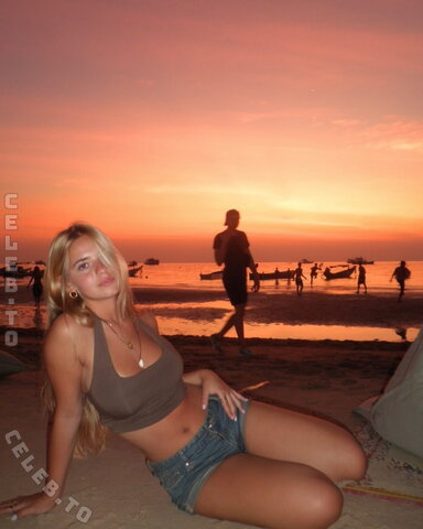 Yarin Luvich nude photo 21