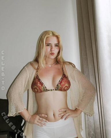Yarin Luvich nude photo 20