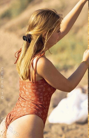 Yarin Luvich nude photo 9