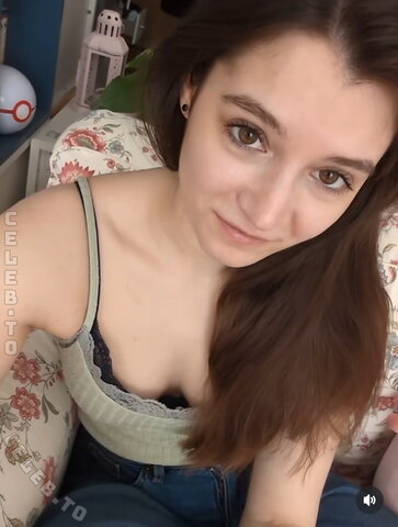 Yasemin / yasemin_geo / yaseminttv nude photo 2