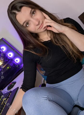 Yasemin / yasemin_geo / yaseminttv nude photo 3