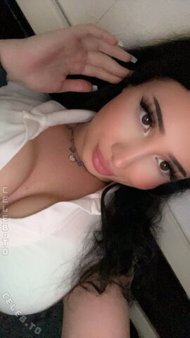 Yasilisches – Tits so big that all buttons tear
