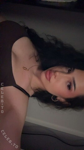 Yasilisches – Tits in brown tank top