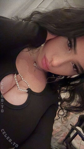 Yasilisches – yasis big tits in black heart top
