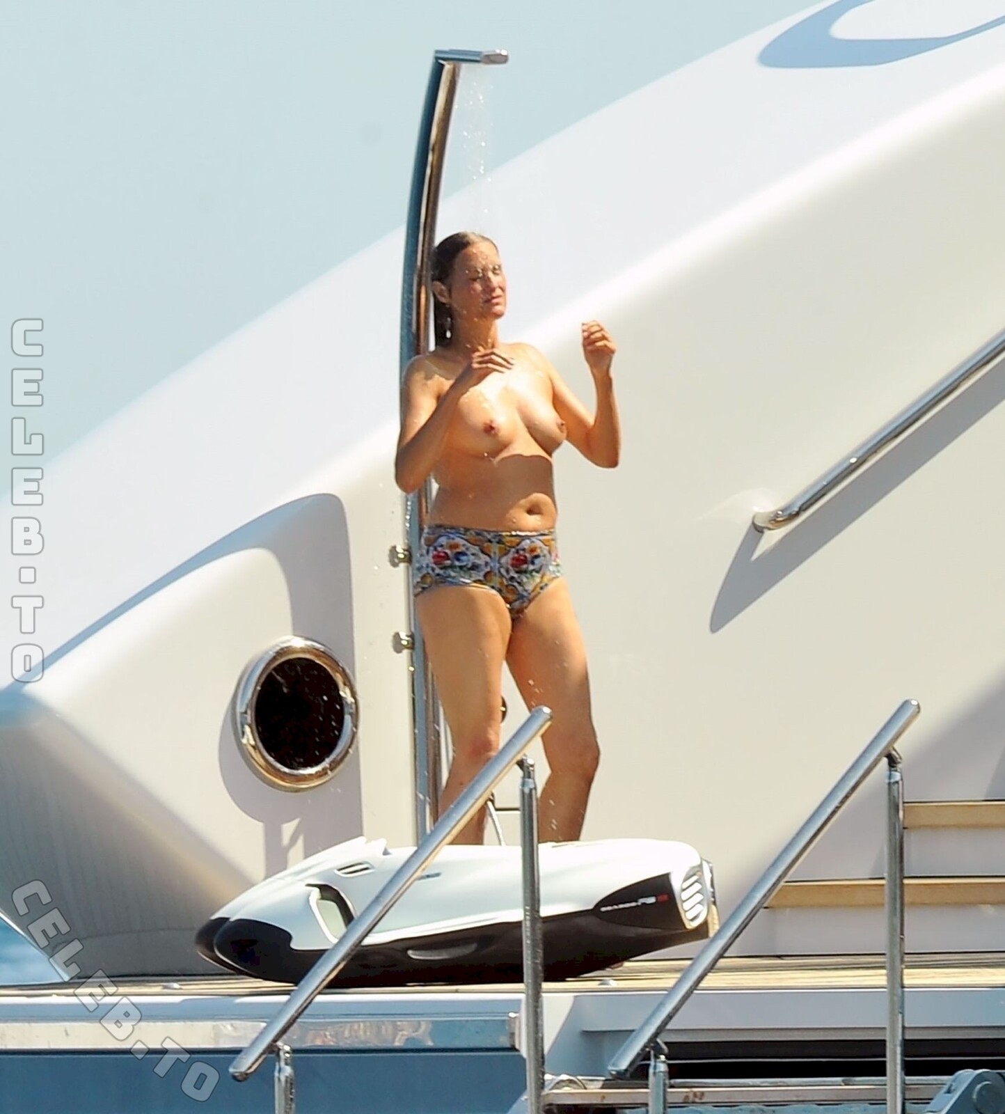Yasmin Le Bon nude photo 2