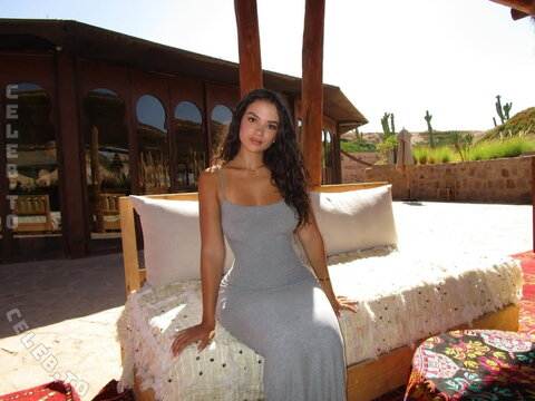 Yasminelucyy nude photo 10