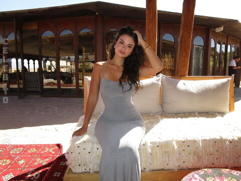 Yasminelucyy nude photo 9