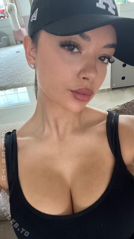 Yasminelucyy nude photo 5
