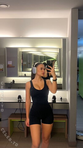 Yasminelucyy photo 2
