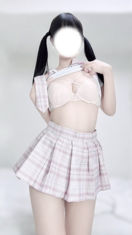 yayo nude photo 2