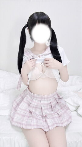 yayo nude photo 7
