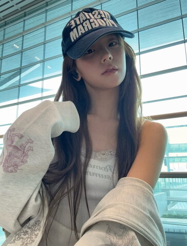 Yeji New (10 photos)