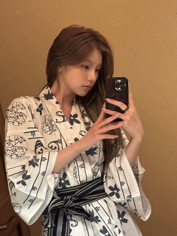Yeji nude photo 4